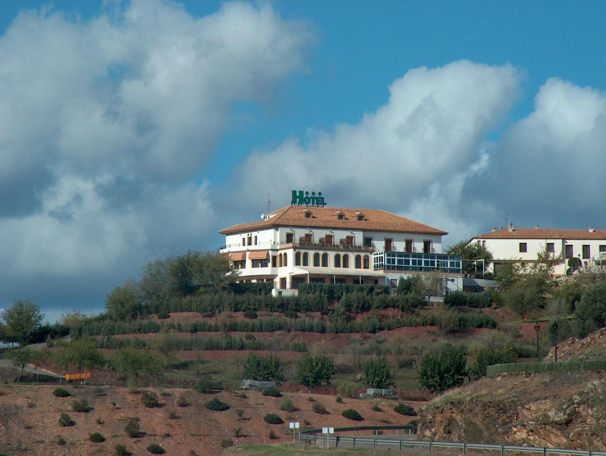 Hotel Restaurante Banos Baños de la Encina Екстериор снимка