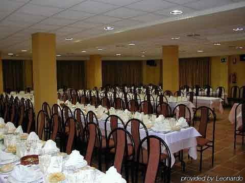 Hotel Restaurante Banos Baños de la Encina Ресторант снимка